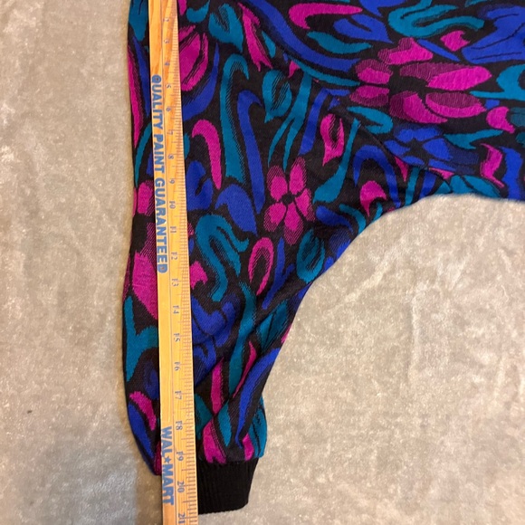 Colorful Abstract Patterned Sweater - Picture 6 of 6